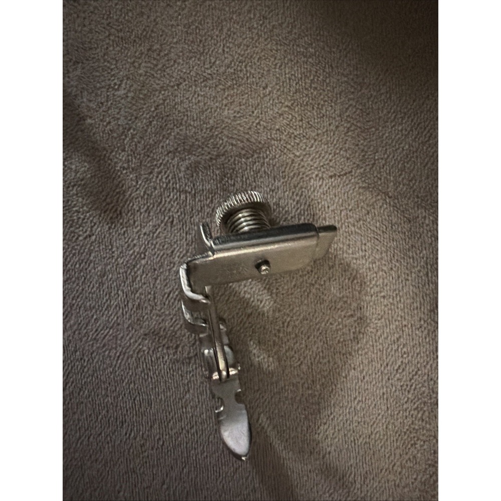 Singer Adjustable Hinge Zipper Foot # 161166 Fits Slant Needle 301, 401 Gr Brit